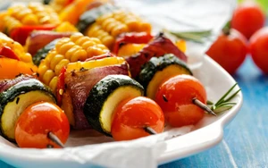 © -- Nicht nur Gemüse auf dem Rost: Vegan grillen