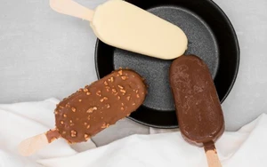© -- Erfrischung an heißen Sommertagen: Veganes Eis im Supermarkt