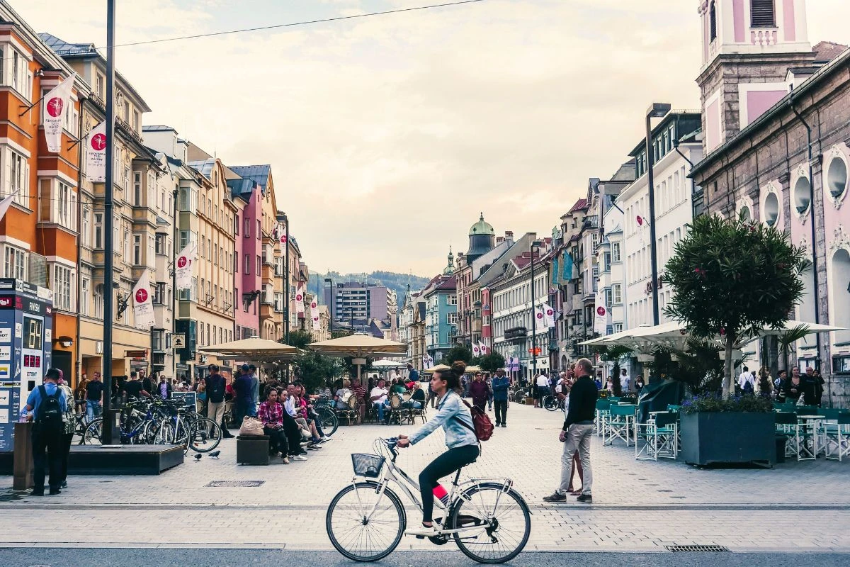 Radfahrerin in Innsbruck