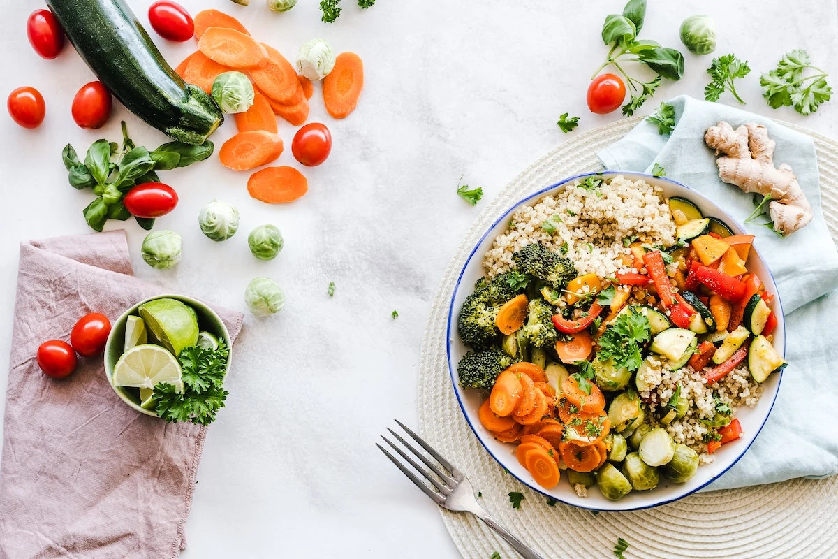 flat-lay-photography-of-vegetable-salad-on-plate-1640777_0_0.jpg